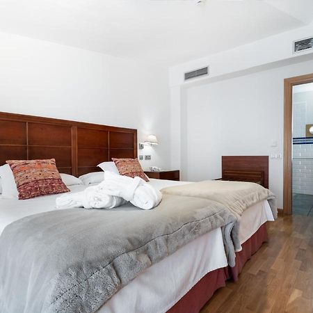 Hotel Villa Virginia Sabiñánigo Zewnętrze zdjęcie