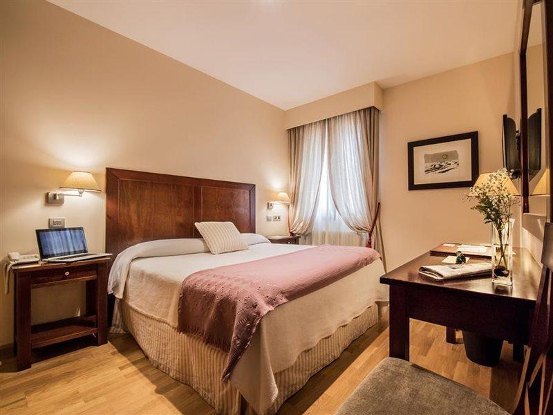 Hotel Villa Virginia Sabiñánigo Zewnętrze zdjęcie