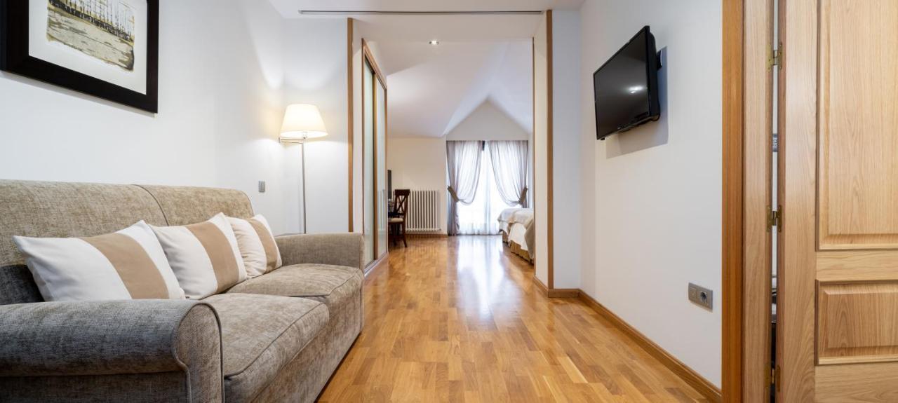 Hotel Villa Virginia Sabiñánigo Zewnętrze zdjęcie