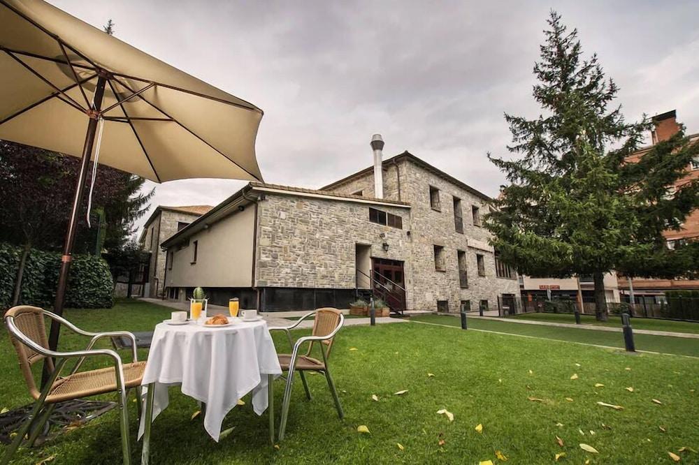 Hotel Villa Virginia Sabiñánigo Zewnętrze zdjęcie