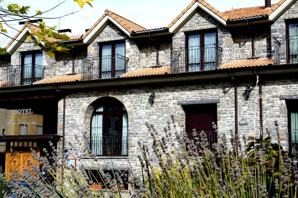 Hotel Villa Virginia Sabiñánigo Zewnętrze zdjęcie